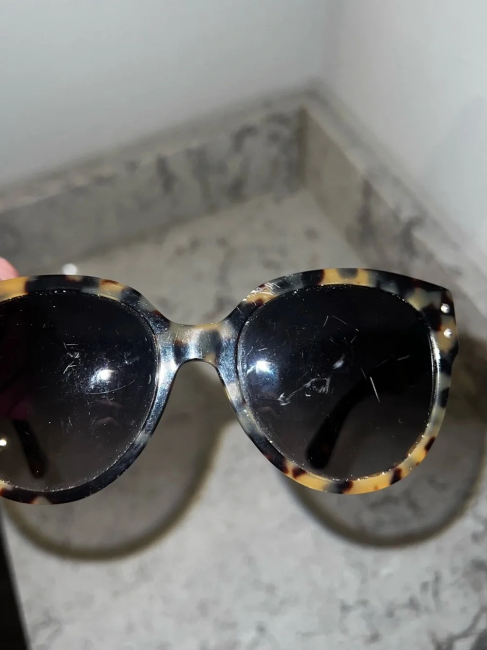 ✨ MOSCHINO Tortoise Shell Sunglasses ✨ - Picture 5 of 5